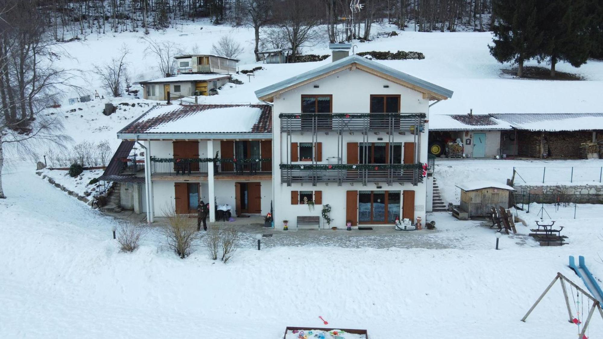 Garni Fobbie Hotell Brentonico Exteriör bild