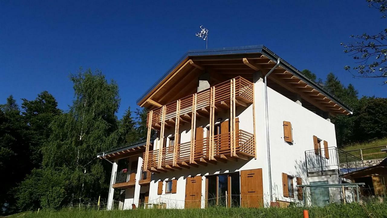 Garni Fobbie Hotell Brentonico Exteriör bild